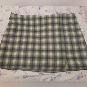 Old Navy Plaid Pencil Skirt in Tan
